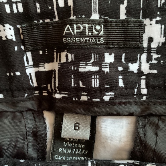 Apt.9 black and white capri pants.  Size 6.  Front fasten. - Picture 2 of 4